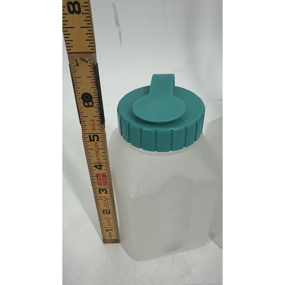Lot of 2 Rubbermaid One Pint Teal Drink Bottles Servin Saver Flip Top Lids